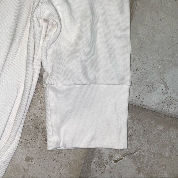 Karl Lagerfeld Paris Size Small Grey Waffle Knit 3/4 Puff Sleeve Pin Accent Top - Picture 7 of 8